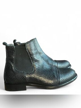 Ten Points Black Embossed Leather Chelsea Boots – EU 36